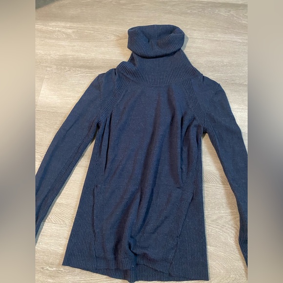 Lululemon knit turtleneck - Picture 1 of 3
